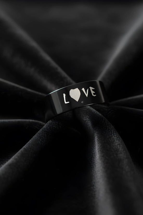 Black Love Heart Ring 6cm