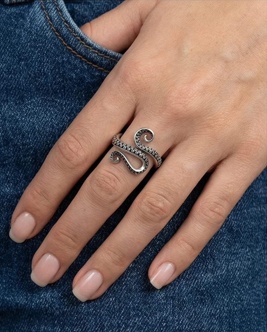 Kraken’s Embrace: Detailed Octopus Tentacle Ring