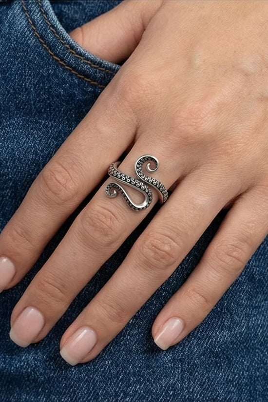 Kraken’s Embrace: Detailed Octopus Tentacle Ring