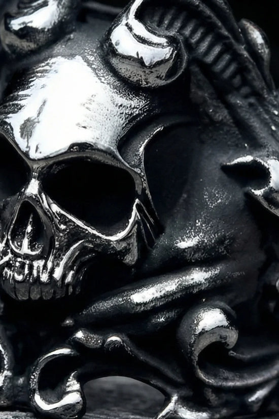 Sovereign Shadow: Ornate Horned Skull Ring