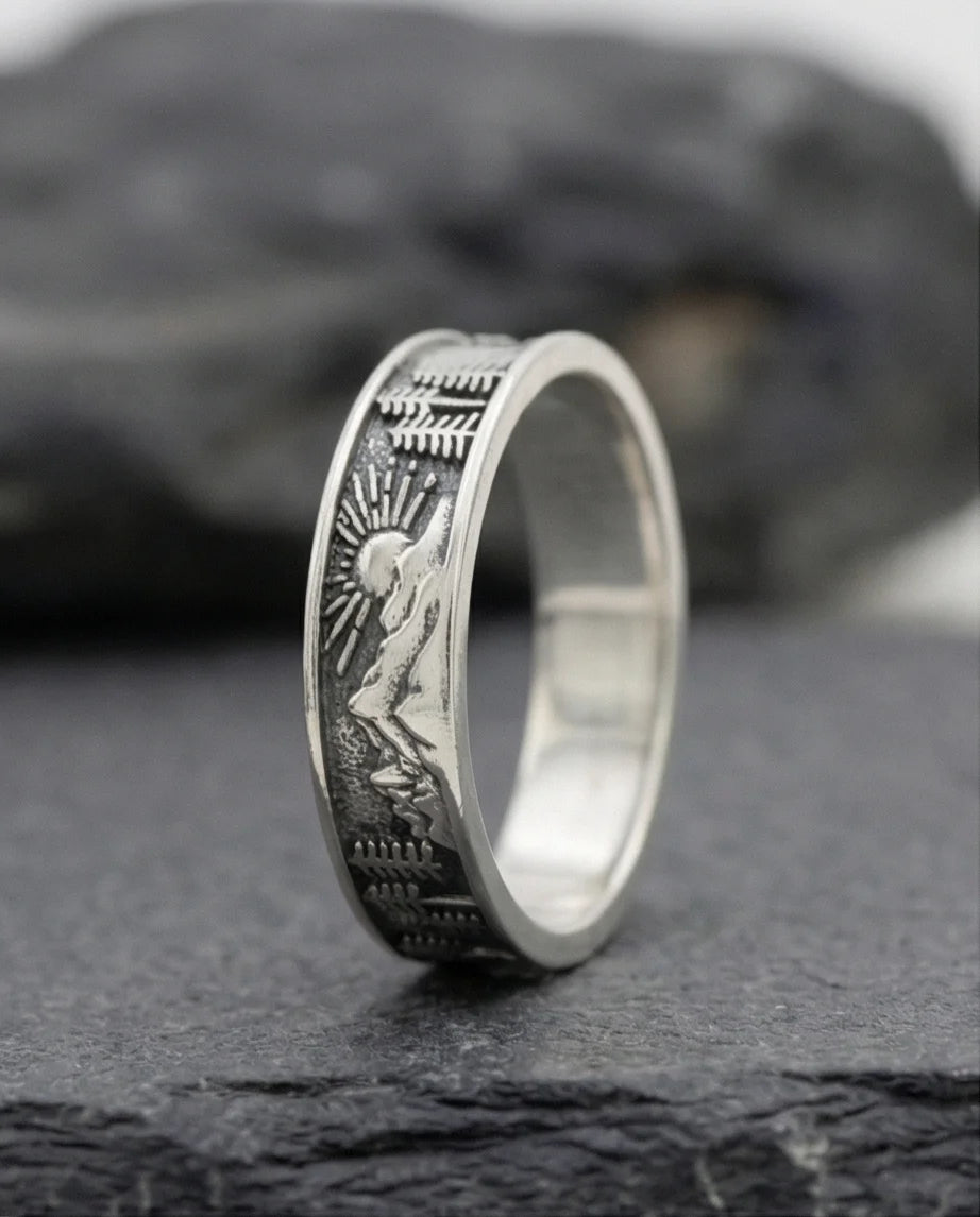 Summit Horizon: Antique Nature Landscape Ring