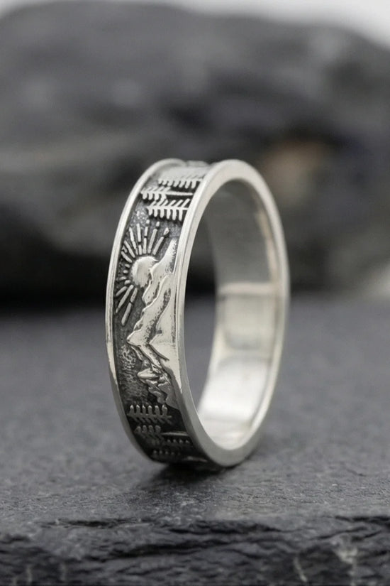 Summit Horizon: Antique Nature Landscape Ring
