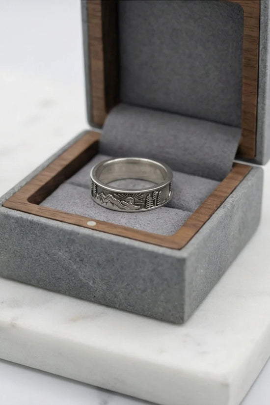 Summit Horizon: Antique Nature Landscape Ring