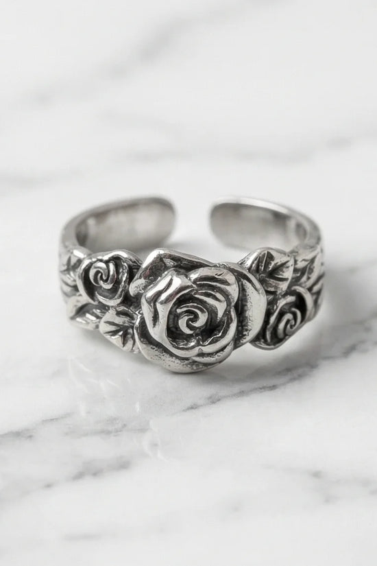 Vintage Bloom: Triple Rose Sculptural Band