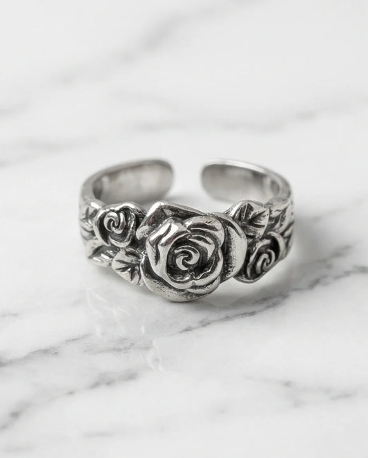 Vintage Bloom: Triple Rose Sculptural Band