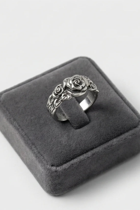 Vintage Bloom: Triple Rose Sculptural Band