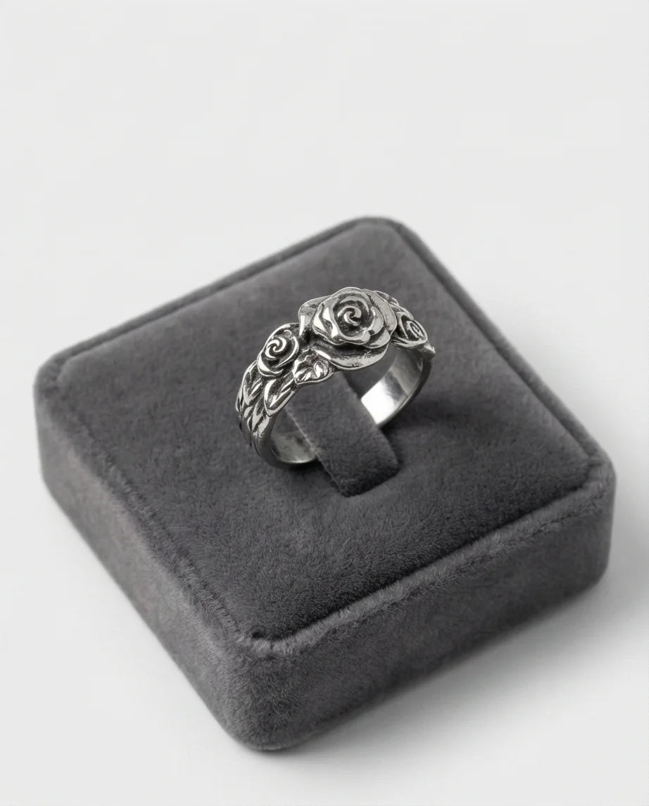 Vintage Bloom: Triple Rose Sculptural Band