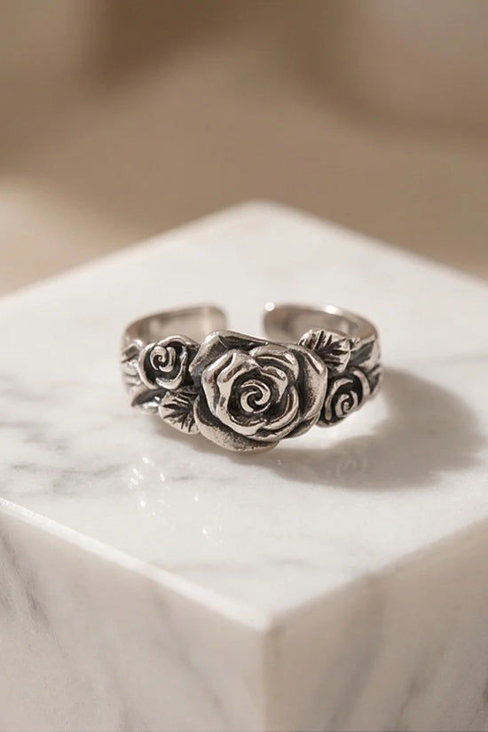 Vintage Bloom: Triple Rose Sculptural Band