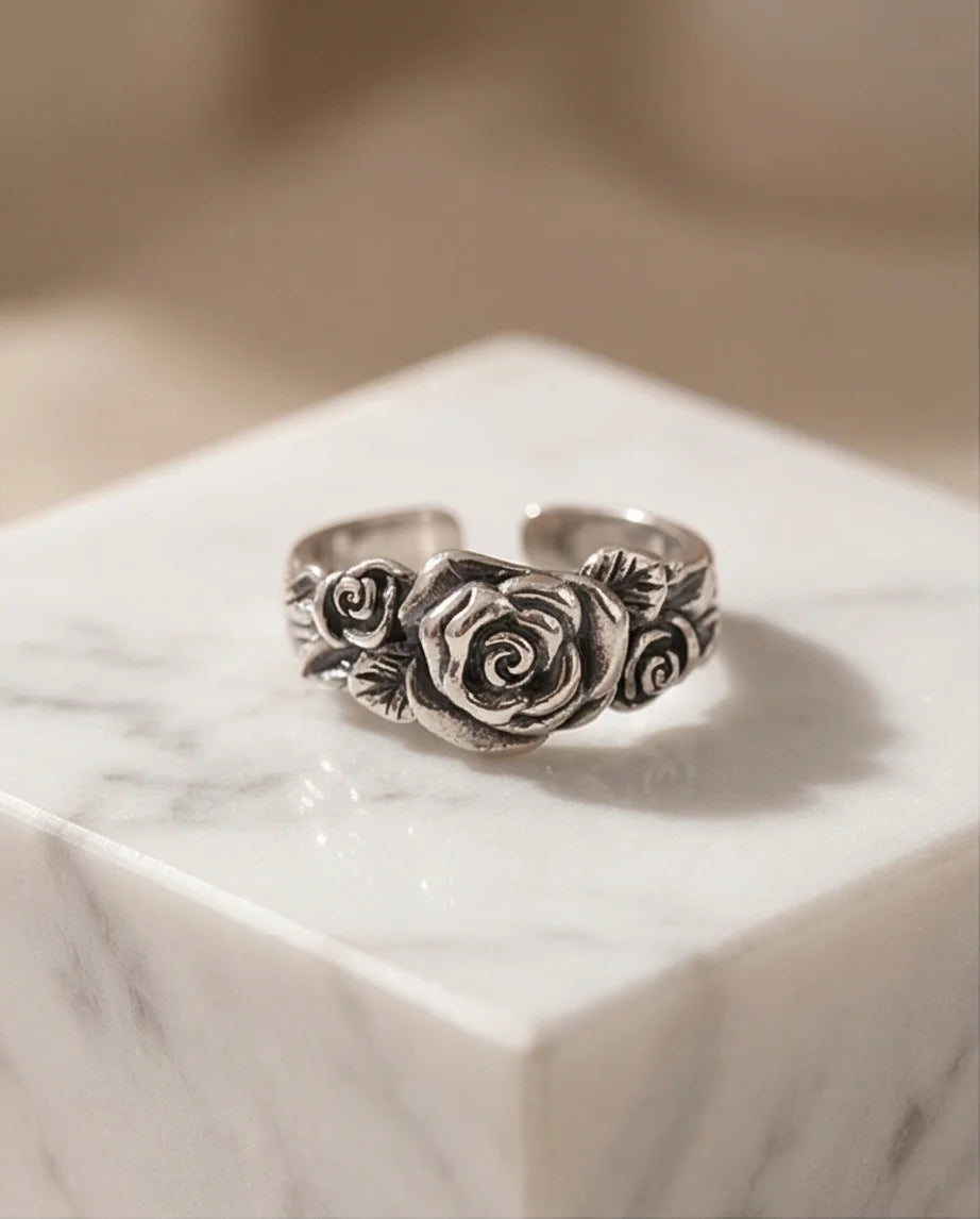Vintage Bloom: Triple Rose Sculptural Band