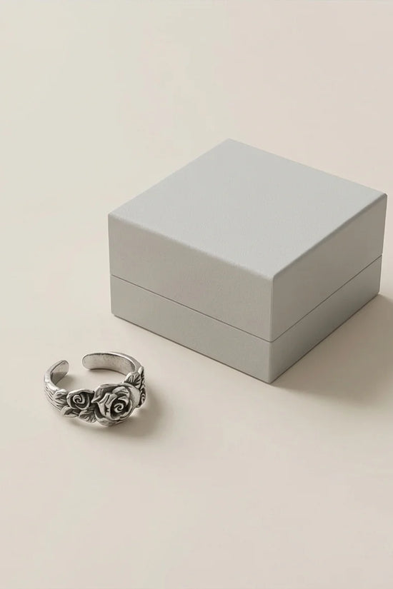 Vintage Bloom: Triple Rose Sculptural Band