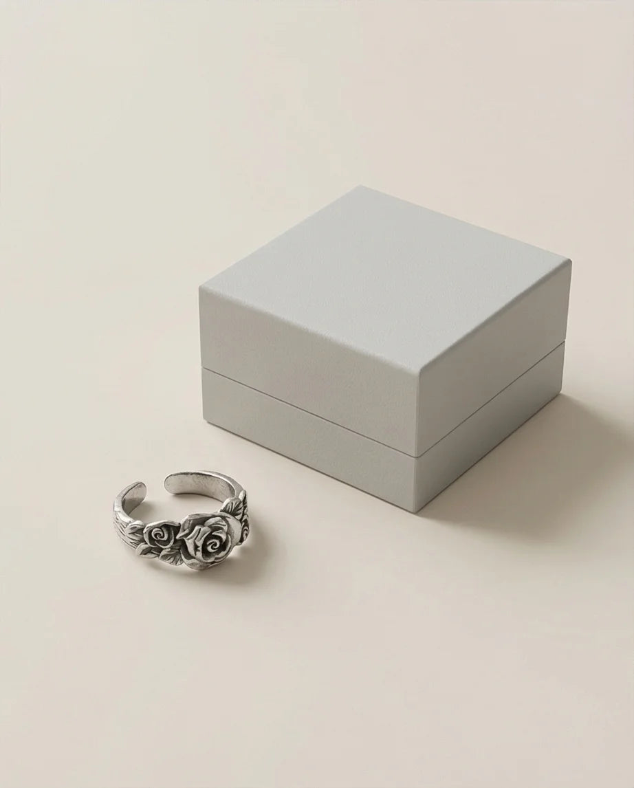 Vintage Bloom: Triple Rose Sculptural Band
