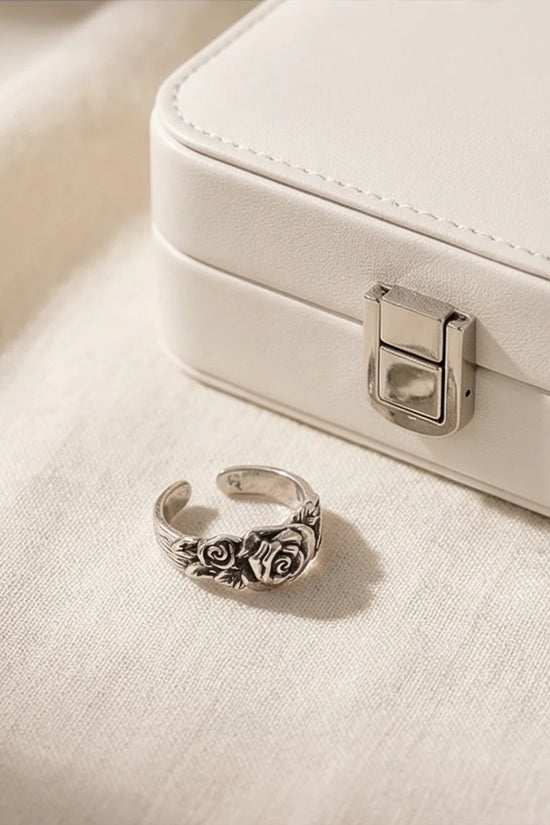 Vintage Bloom: Triple Rose Sculptural Band