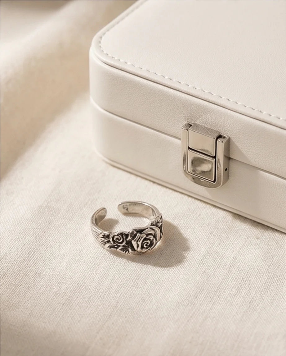 Vintage Bloom: Triple Rose Sculptural Band