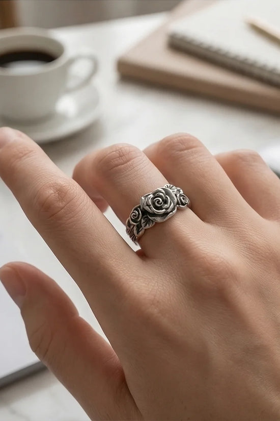 Vintage Bloom: Triple Rose Sculptural Band