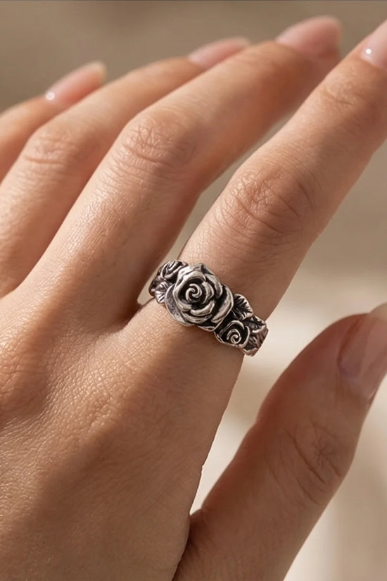 Vintage Bloom: Triple Rose Sculptural Band