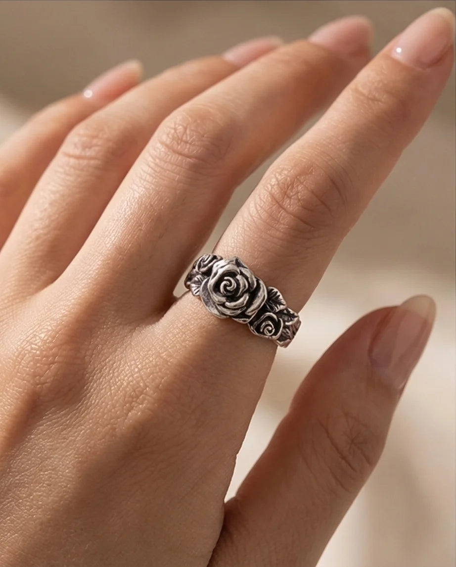 Vintage Bloom: Triple Rose Sculptural Band