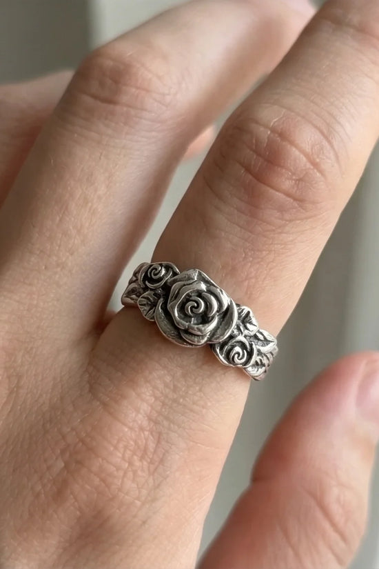 Vintage Bloom: Triple Rose Sculptural Band