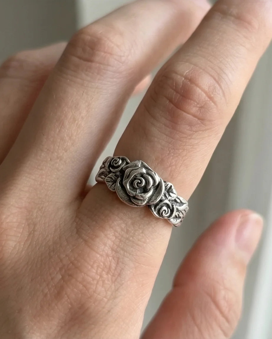 Vintage Bloom: Triple Rose Sculptural Band