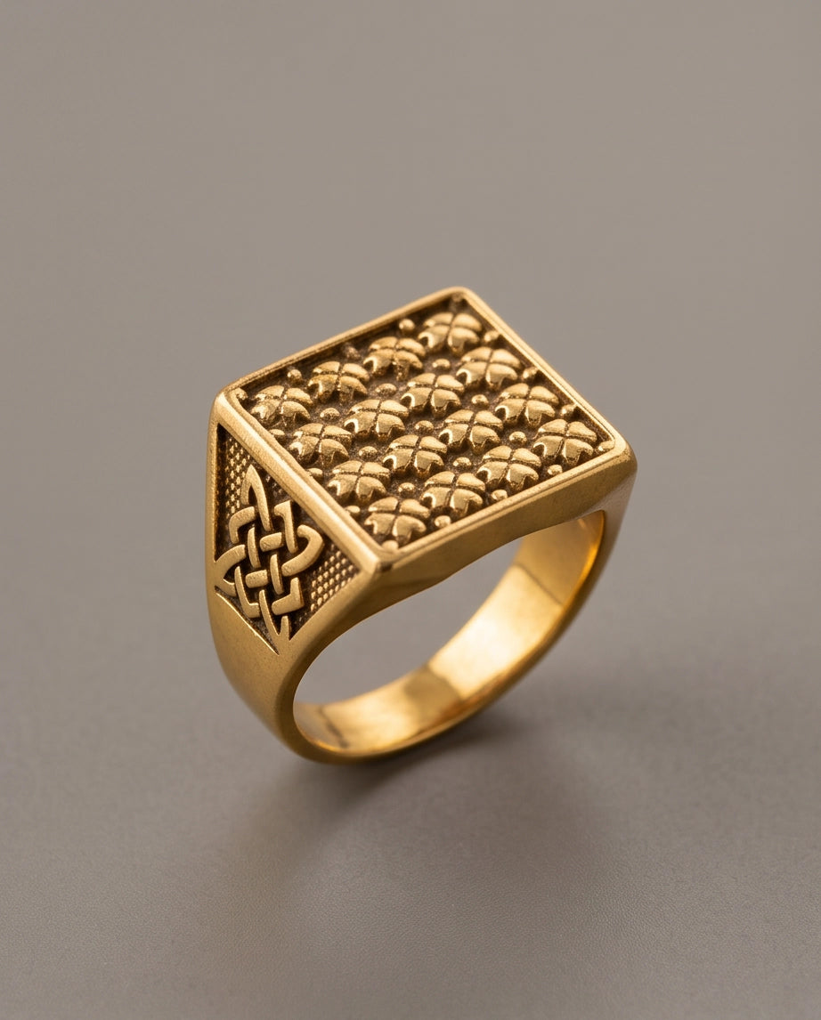 Clover Grid Gold Signet Ring