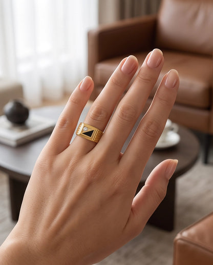 Split-Face Onyx & Clear Stone Diamond-Mesh Gold Ring