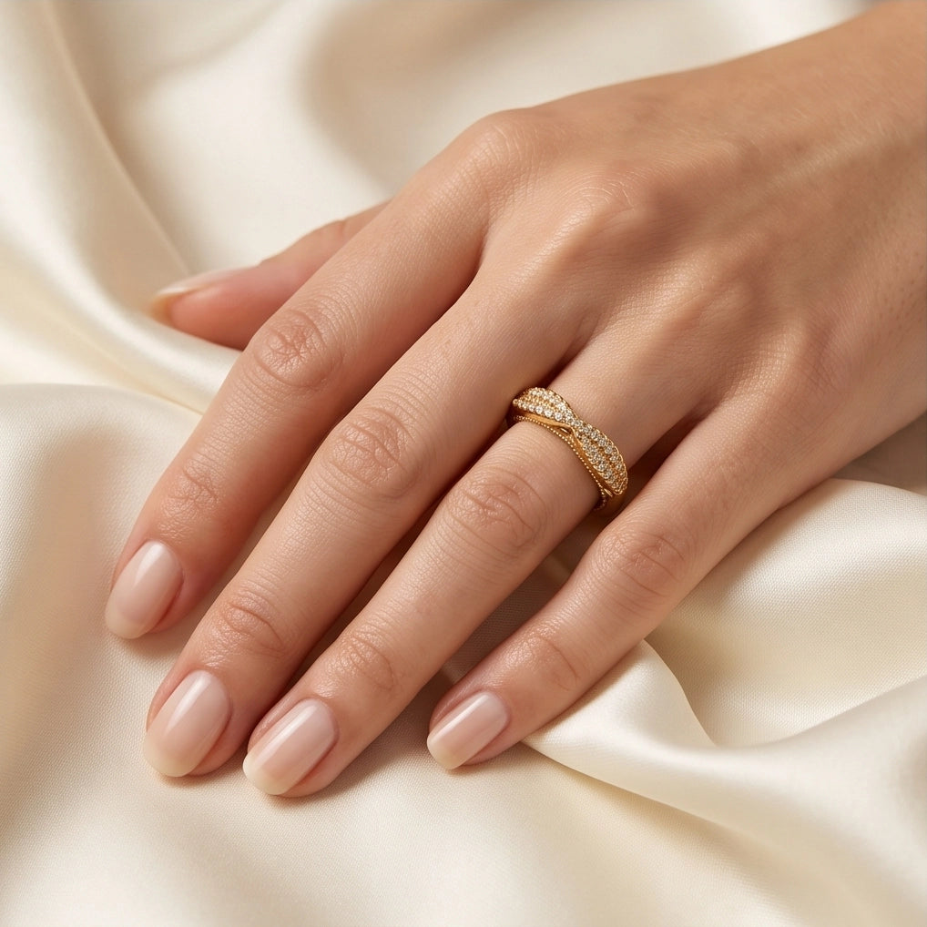 Pavé Gold Infinity Bypass Band