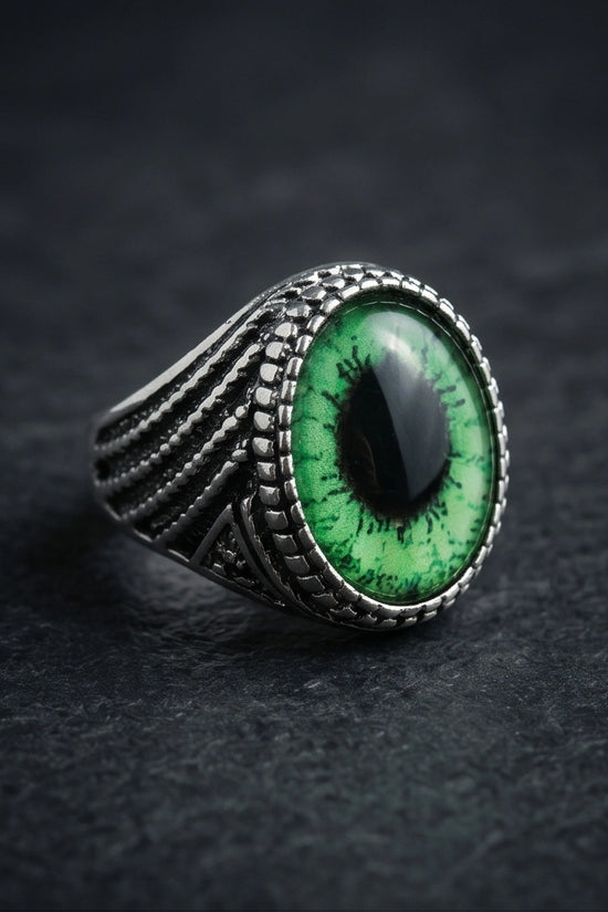 Vintage Sterling Silver Emerald Reptile's Eye Statement Ring