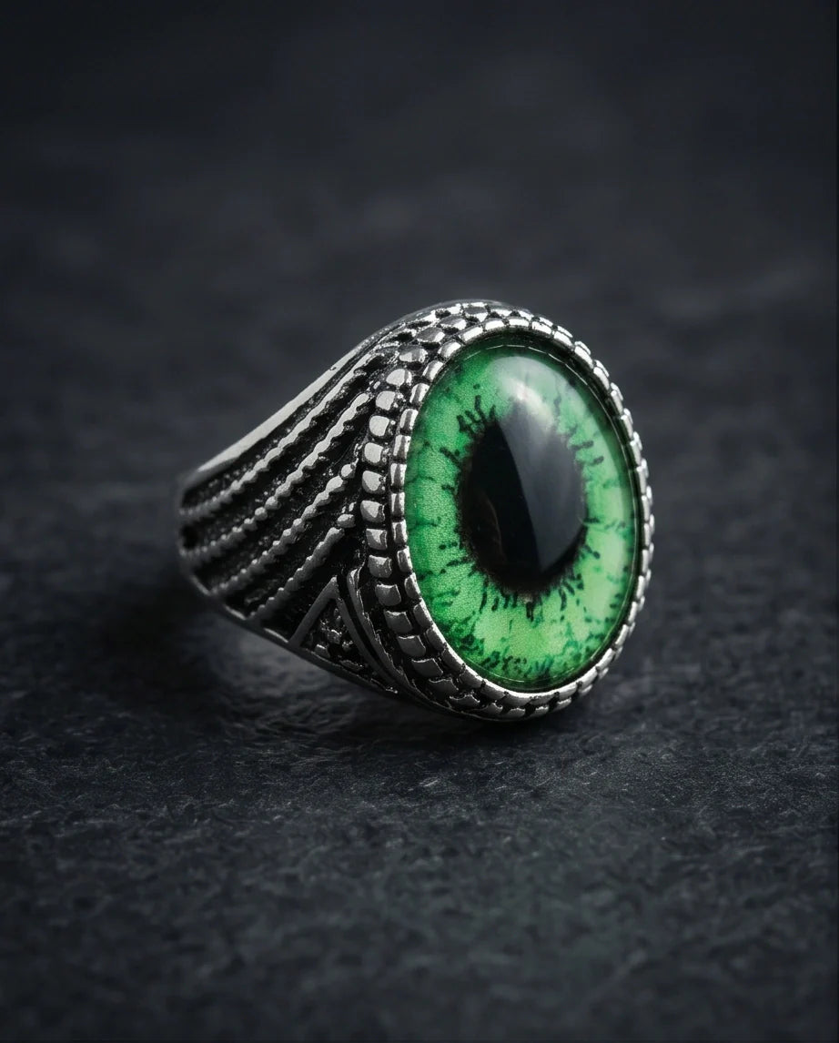Vintage Sterling Silver Emerald Reptile's Eye Statement Ring