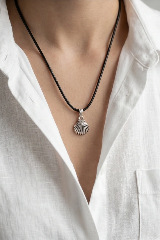 Silver Retro Scallop Seashell Necklace