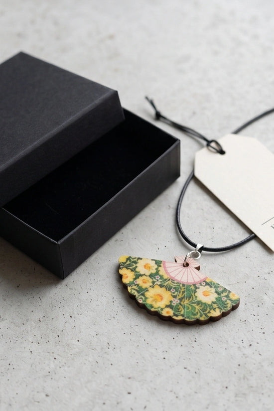 Vintage Floral Hand-Fan Pendant Necklace