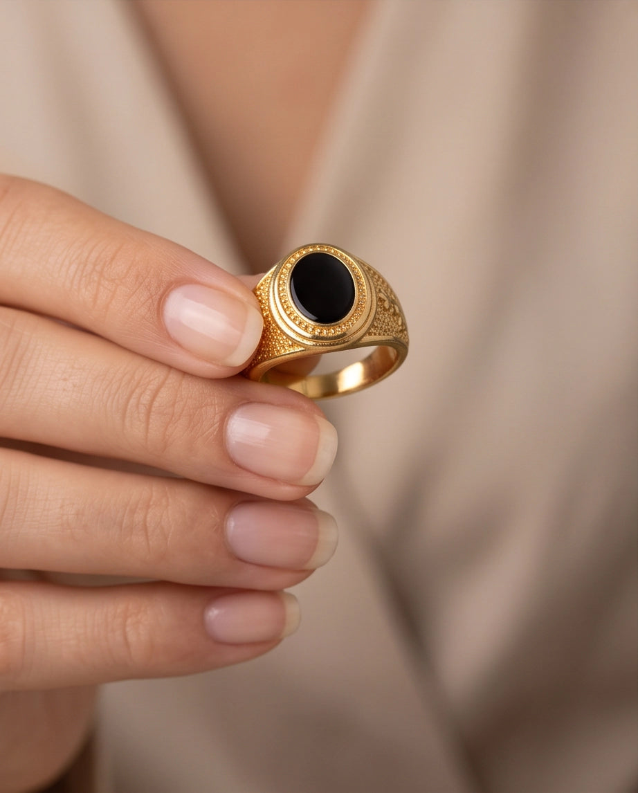 Onyx-Style Oval Cabochon Palm Tree Motif Gold Ring