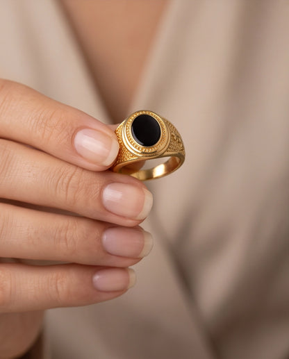Onyx-Style Oval Cabochon Palm Tree Motif Gold Ring