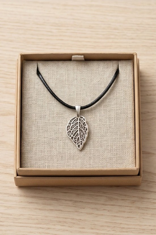 Silver Retro Textured Leaf Necklace