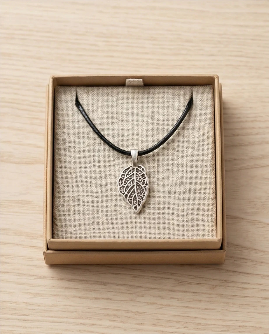 Silver Retro Textured Leaf Necklace