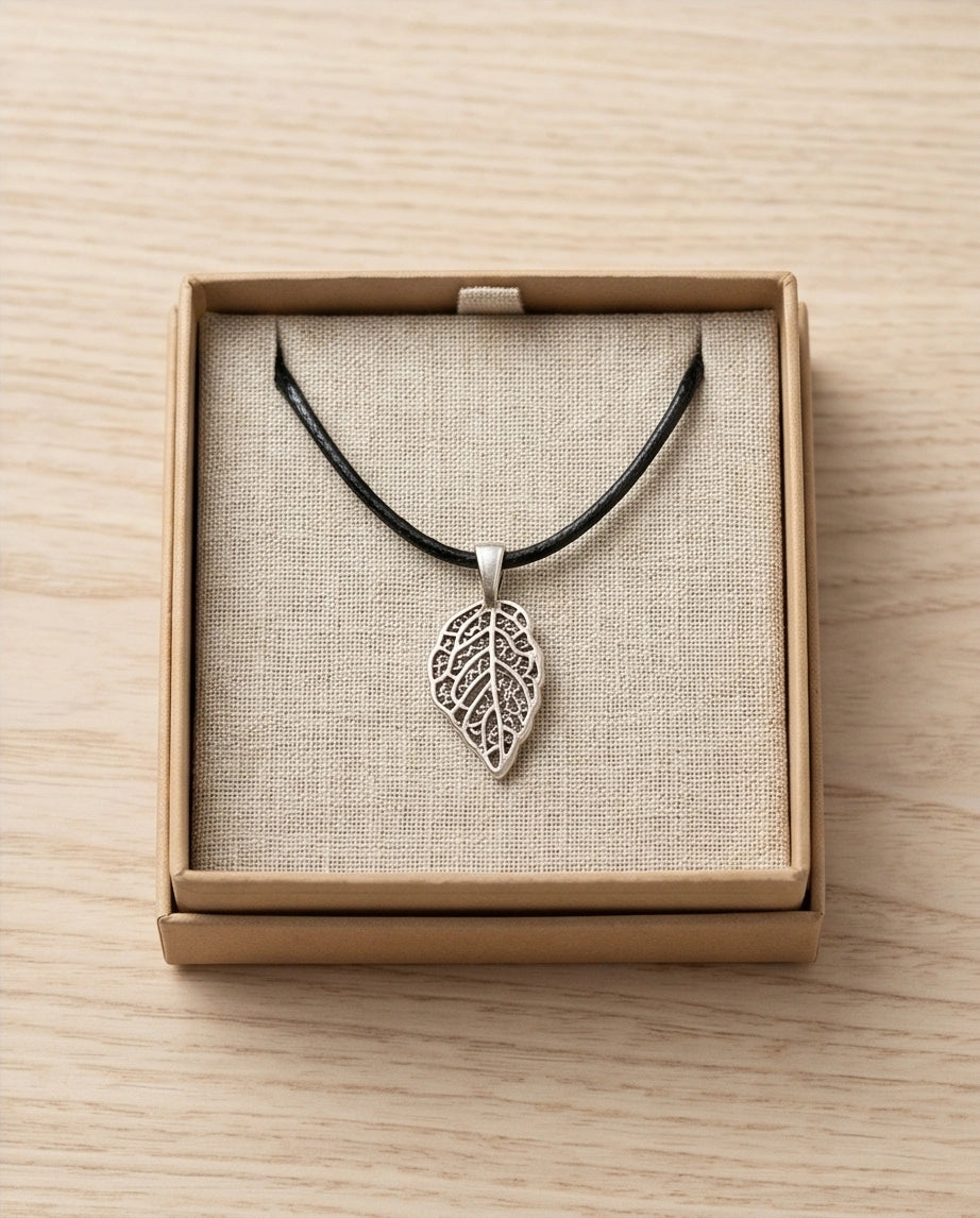 Silver Retro Textured Leaf Necklace