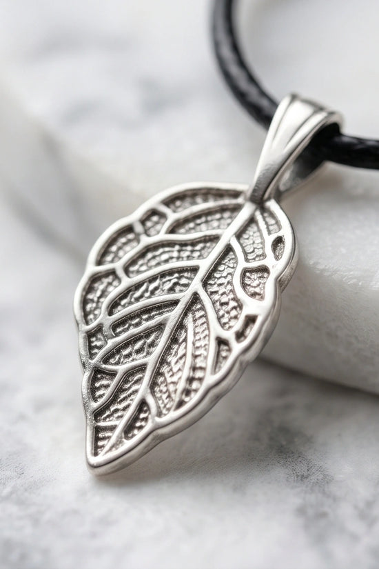 Silver Retro Textured Leaf Necklace