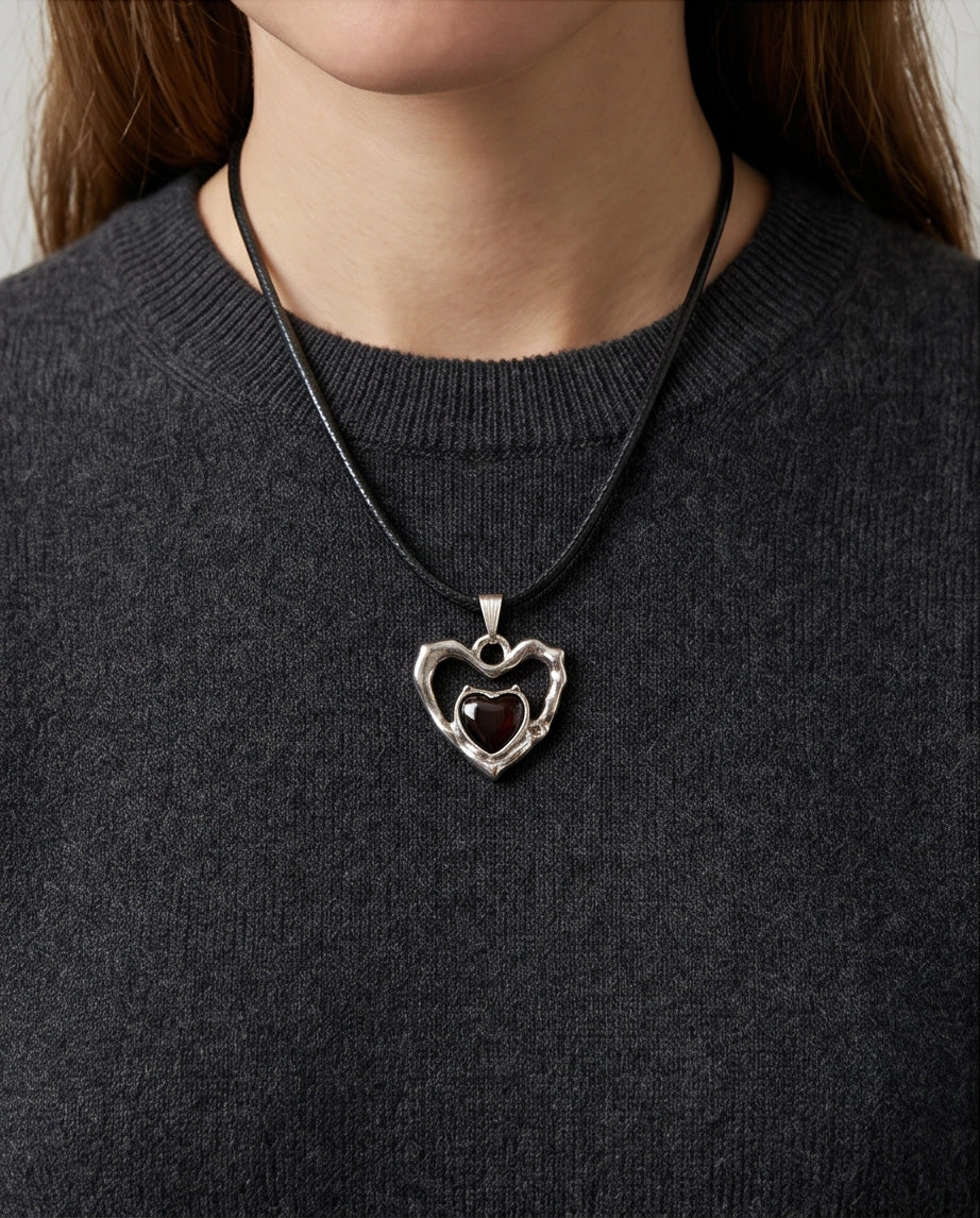 Openwork Heart & Black Gemstone Cord Necklace