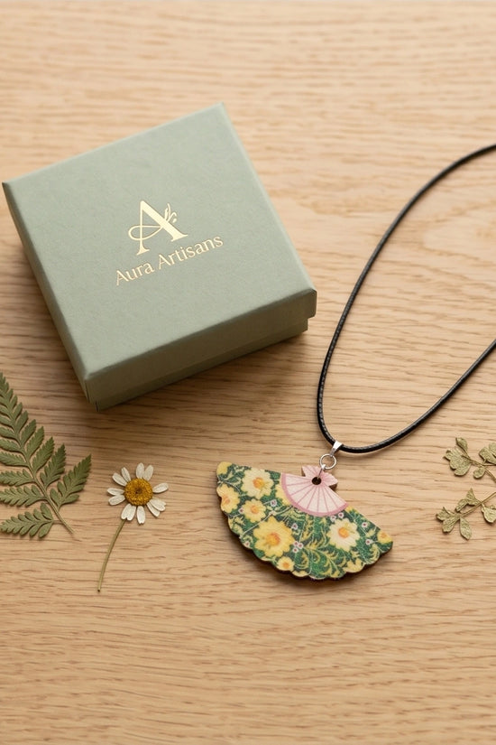 Vintage Floral Hand-Fan Pendant Necklace