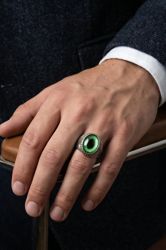 Vintage Sterling Silver Emerald Reptile's Eye Statement Ring