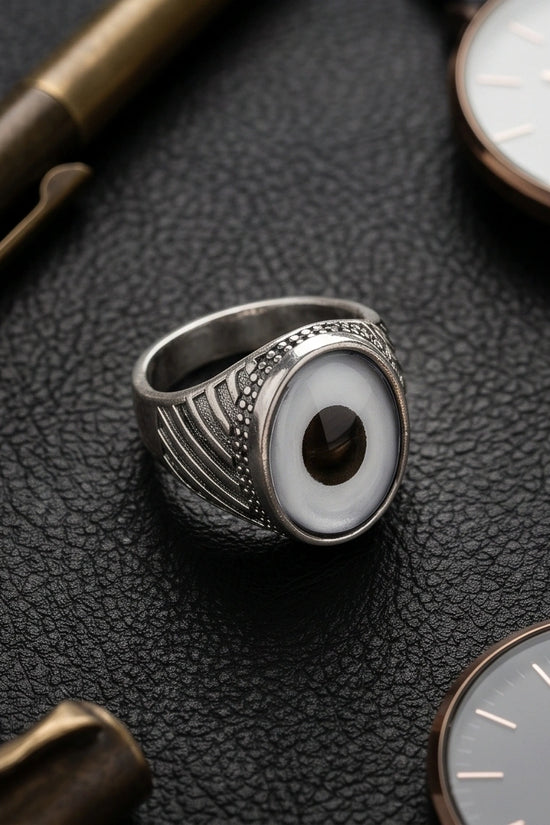 Vintage Sterling Silver Silver-Gray Wolf's Eye Statement Ring