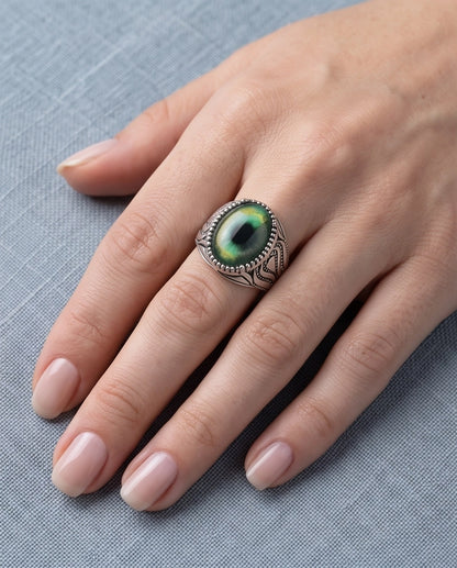 Emerald-Yellow Cat-Eye Cabochon Ornate Scrollwork Silver Ring