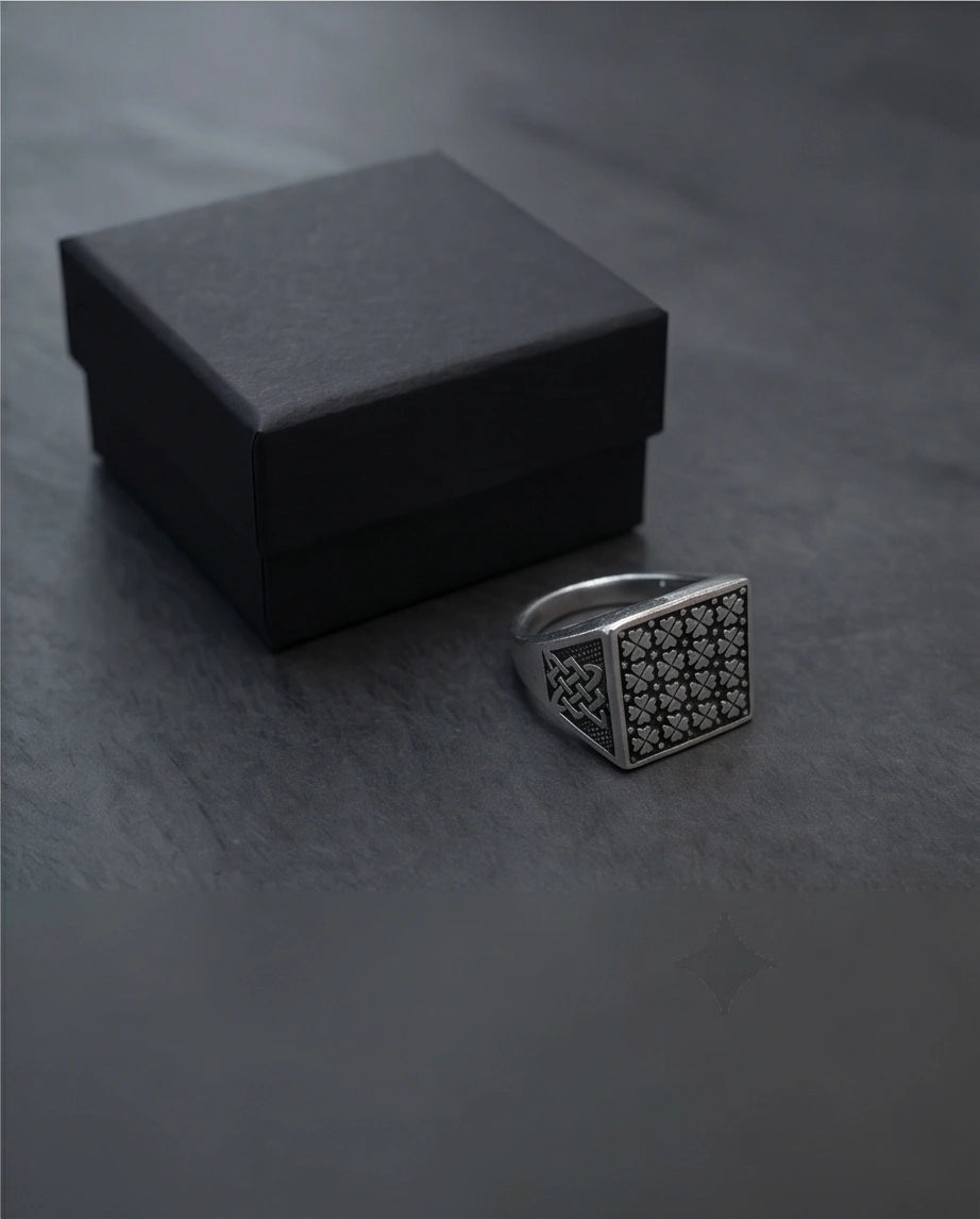 Vintage Sterling Silver Celtic Clover Signet Ring