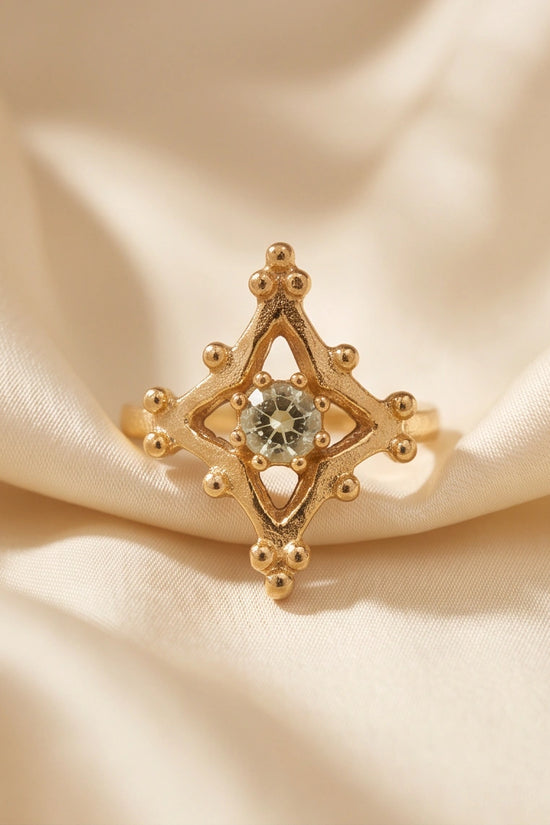 Vintage Gold Geometric Lattice Solitaire Ring