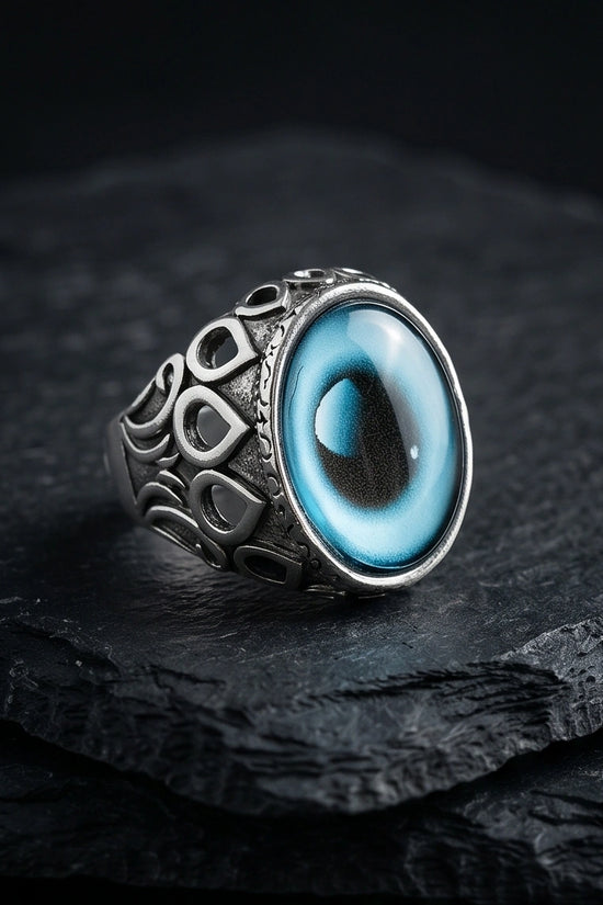 Vintage Sterling Silver Gothic Oceanic Cat's Eye Ring