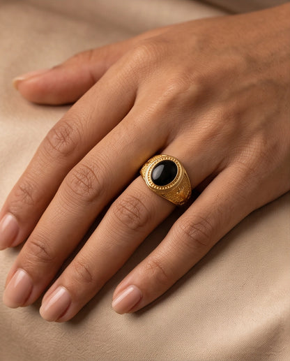 Onyx-Style Oval Cabochon Palm Tree Motif Gold Ring
