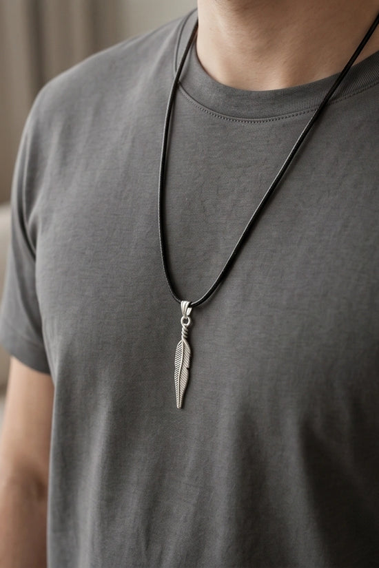Silver Retro Feather Pendant Necklace