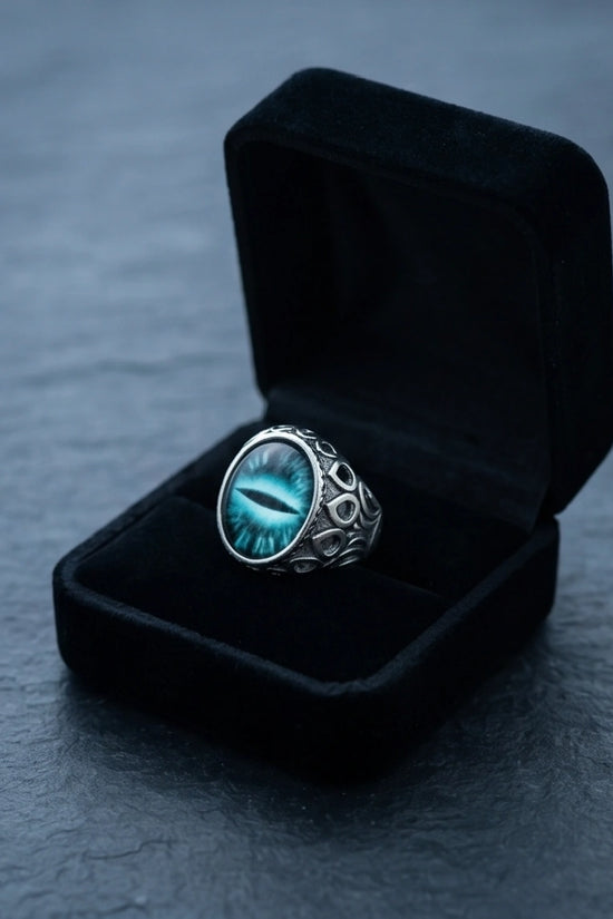 Vintage Sterling Silver Gothic Deep Teal Dragon's Eye Ring