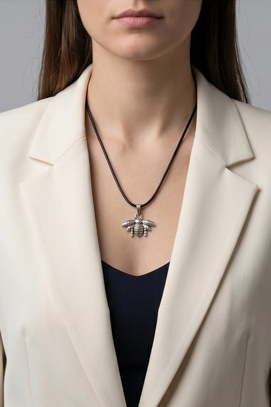 Silver Retro Bumblebee Pendant Necklace