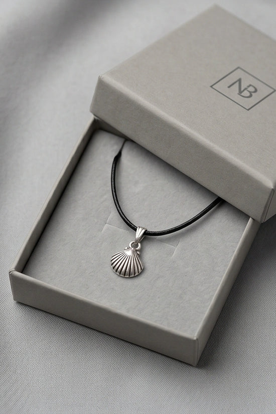 Silver Retro Seashell Pendant Necklace