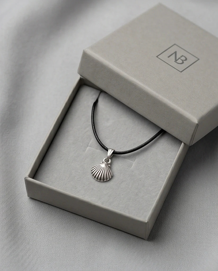 Silver Retro Seashell Pendant Necklace