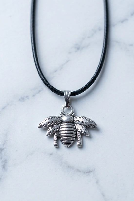 Silver Retro Bumblebee Pendant Necklace